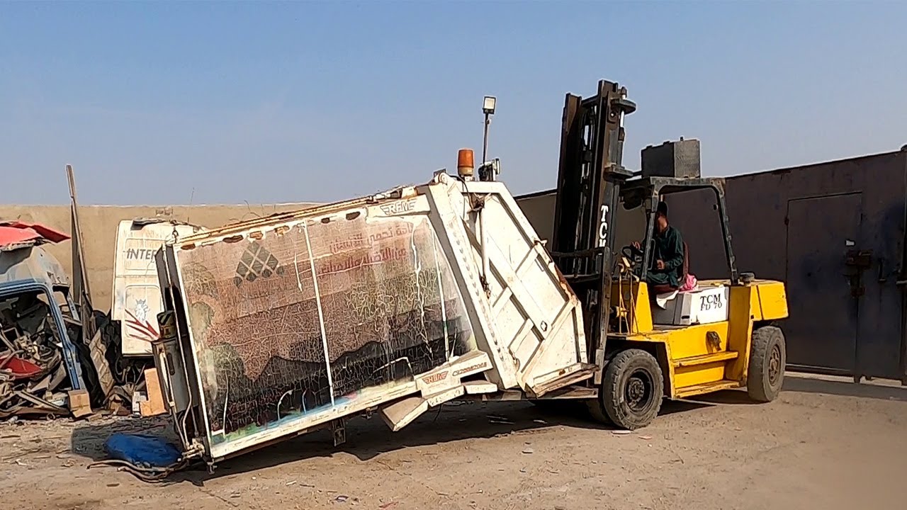 How to Convert a Short Truck into a Garbage Collection Truck