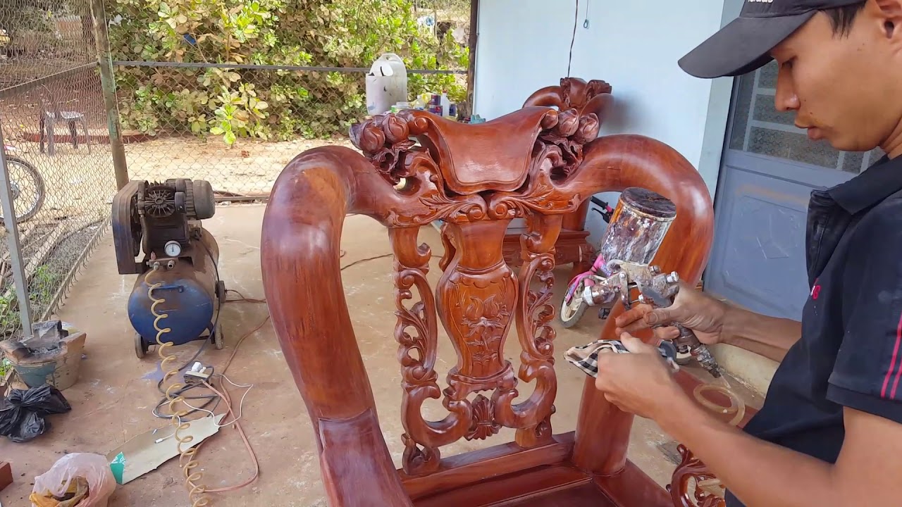 Sơn Pu lại bộ ghế triện gỗ lim bằng cách mới tiết kiệm vật tư và thời gian