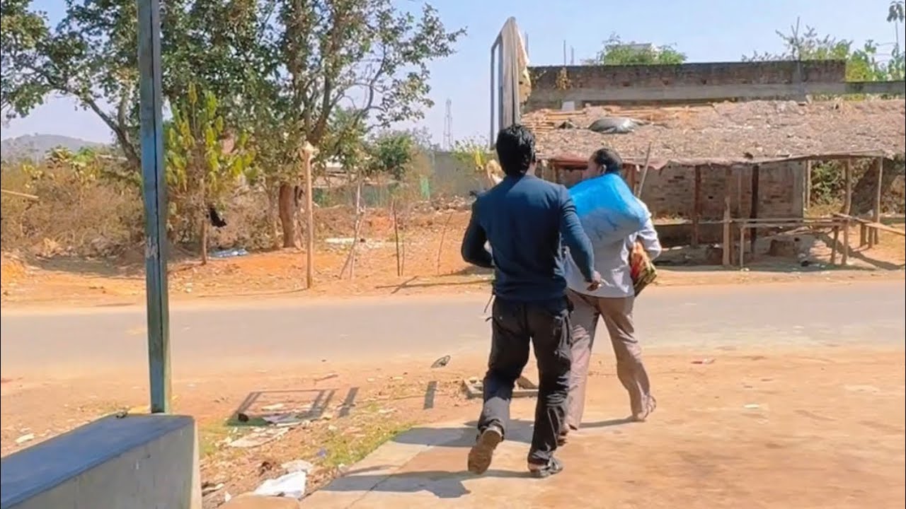 😂 बेडशीट दिखाने आया था… हालत खराब हो गई! | Funny Prank