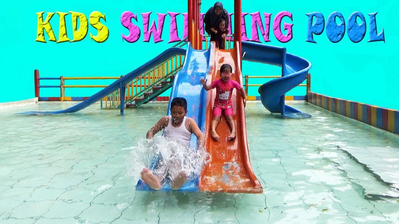 Ternyata Seru Banget Meluncur di Kolam Renang , Kids Playing Water in the Swimming Pool