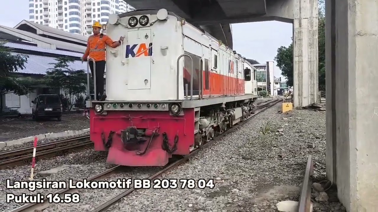 Aktivitas Jpl 01 Serdang pada sore hari, proses masuk dan dinas KA Srilelawangsa Premium
