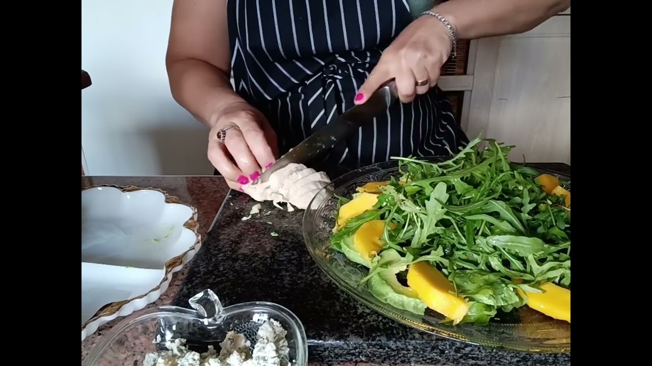 Салат из куриной грудки с манго и авокадо.Chiken salad with mango and avocado 🥑