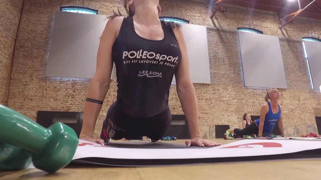 13. ONLINE TRENING by SWEATTHAT / 