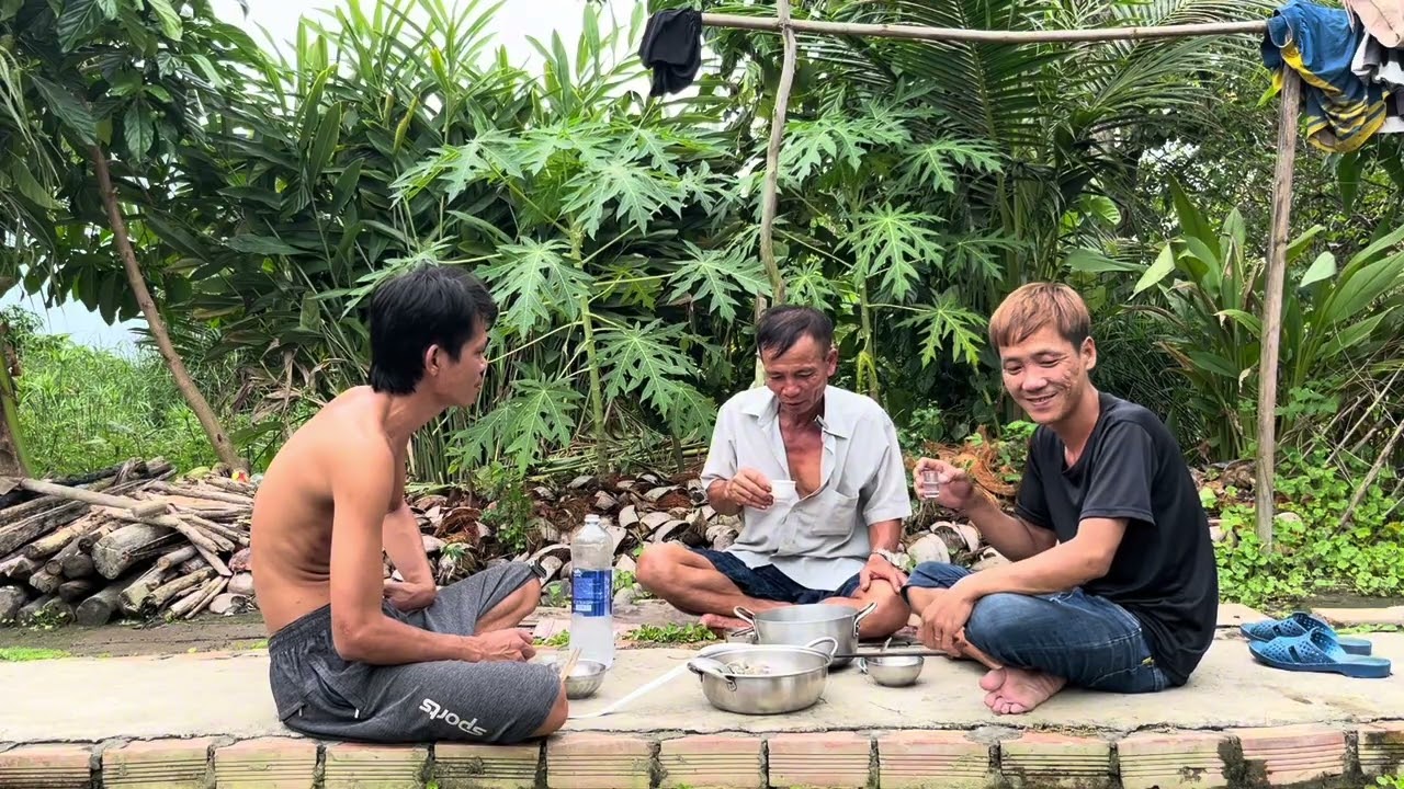 Cá Phi Nấu Canh Chua Rau Muống Và Dòm Xanh Luộc Xã.