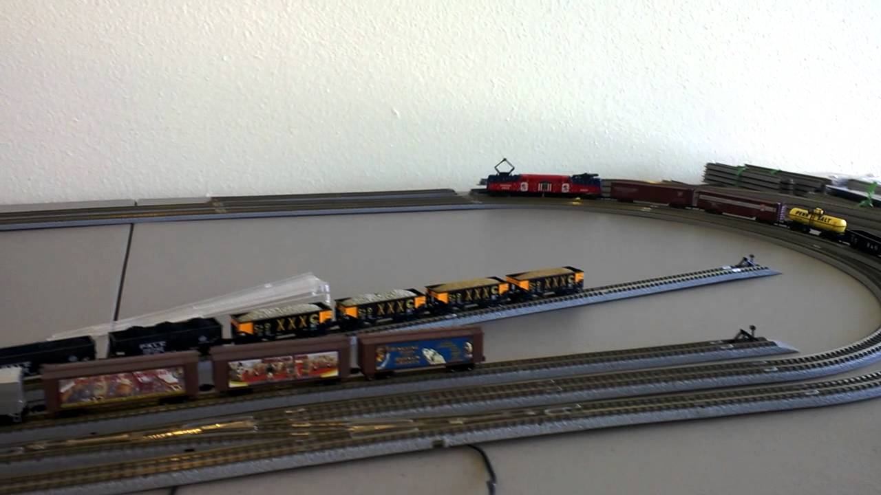 Z scale 4 Rokuhan switches 2 powered 2 non -powered