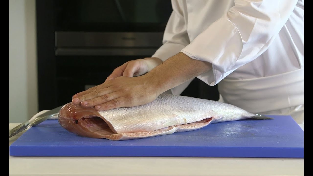 Lever et parer les filets de saumon