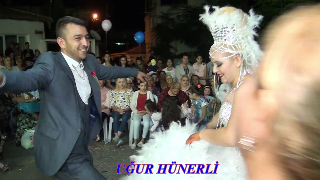 Gelin melisa abisiyle oynuyor