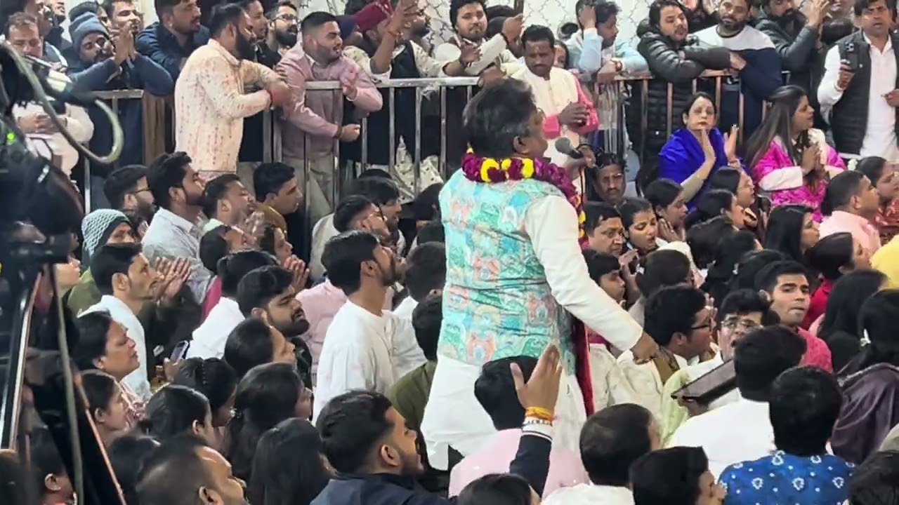 कला भवन ~ संजय मित्तल जी - तेरे नाम का पुजारी आया,,