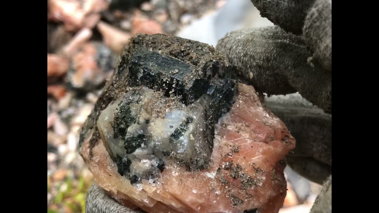 Yates Otter lake mine rockhounding #thefinders #rockhounding