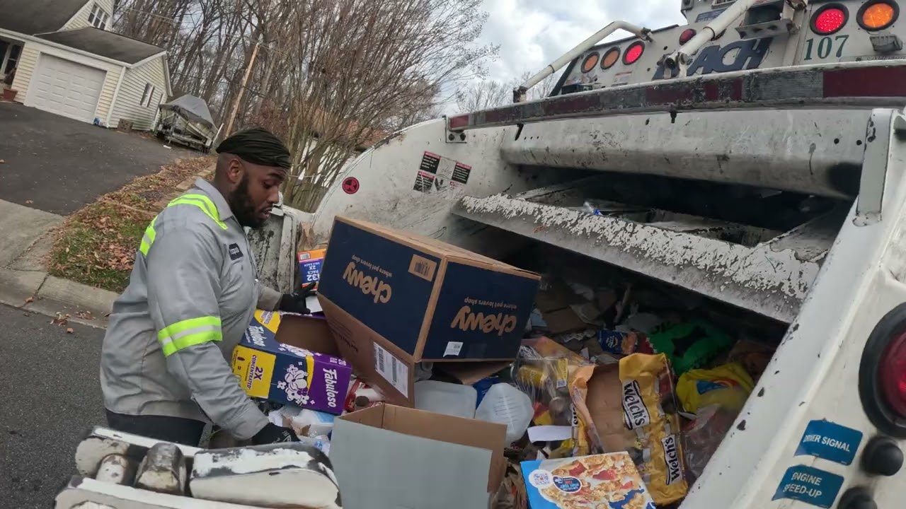 City of Bowie recycle pickup 12/1 pt.2