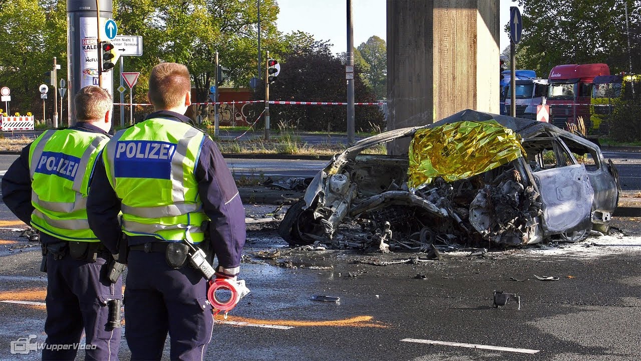 Fahrer verbrennt bei Verkehrsunfall in Köln-Niehl in seinem Fahrzeug | 21.10.2018