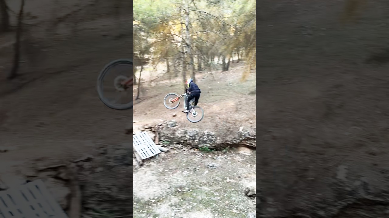 La Zubia I miss you #amtb #mountainbike #bike #emtb #bicycle #crash #downhill #spain #drumandbass
