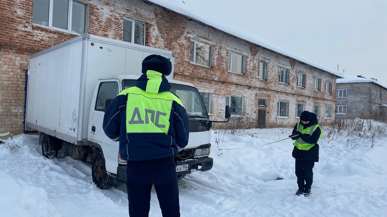 Пилот фургона сломал пацана, помогавшего ему сзади в слепой зоне