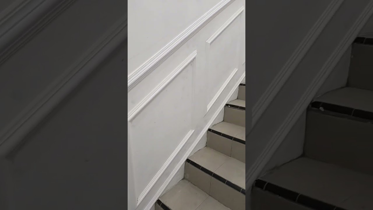 wallmoulding tangga dari semen putih