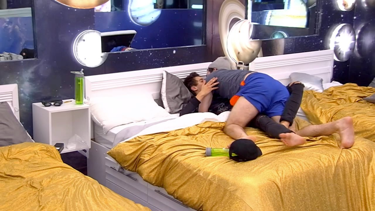 Day 40 - 04/19 8:22p Cam 2 - Kev & Will continue to share their games, end with a hug and kisses.