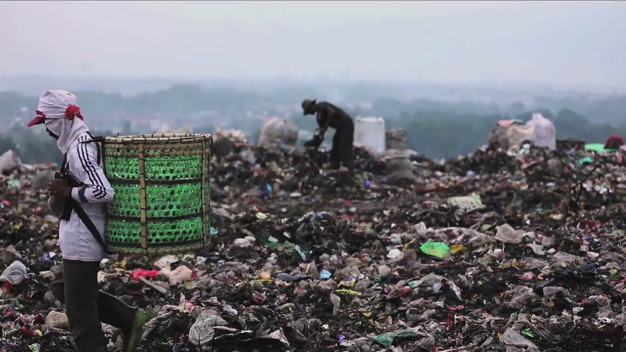 Assignment Asia: Indonesia&rsquo;s Mountain of Waste