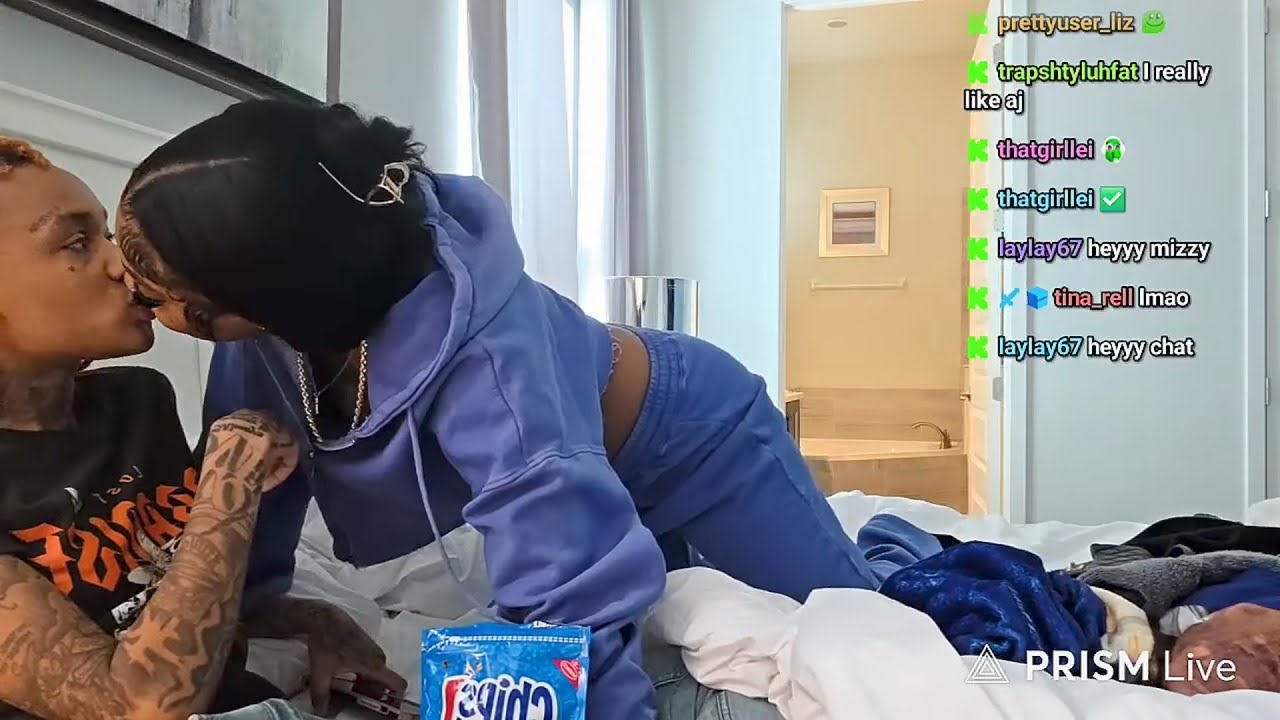 Mizzy and Kita Kiss 💋 Kita and Mizzy Live stream PT. 1