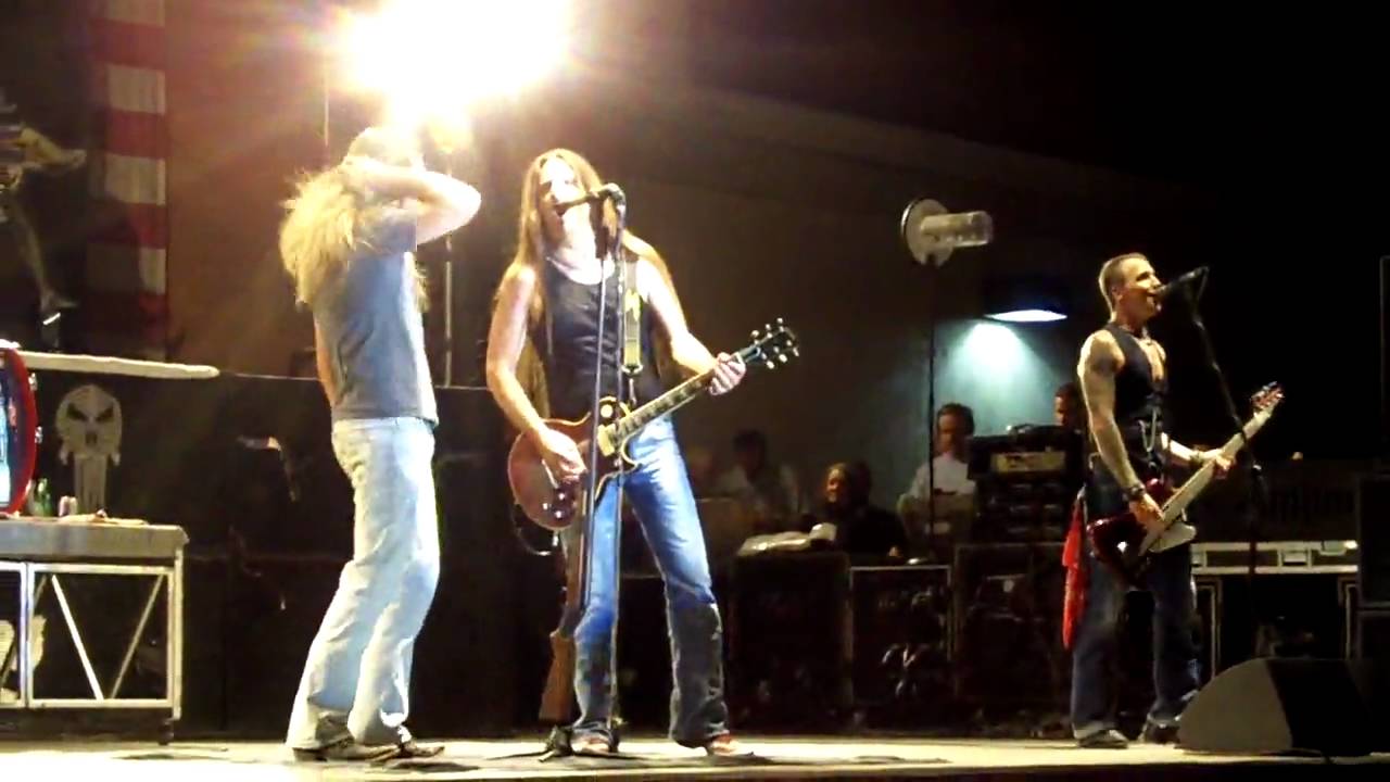 Jackyl - Jesse James Dupree sings with his son on stage
