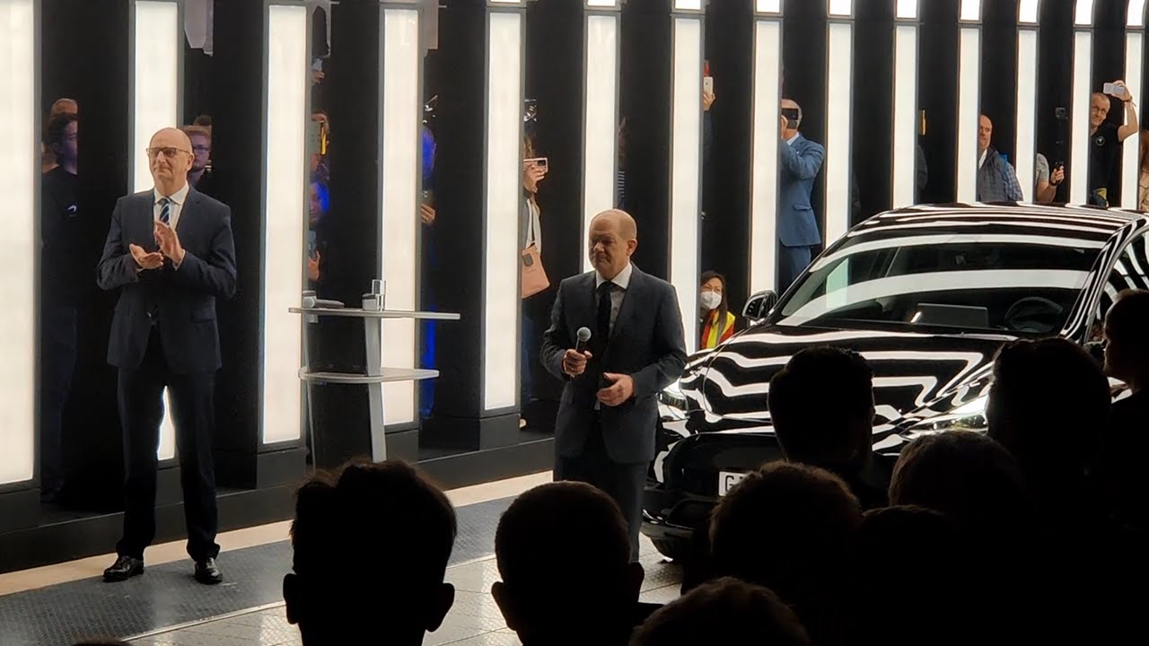 Elon Musk, Olaf Scholz & Dietmar Woidke eröffnen Giga Berlin & übergeben erste Model Y (ENG/GER)