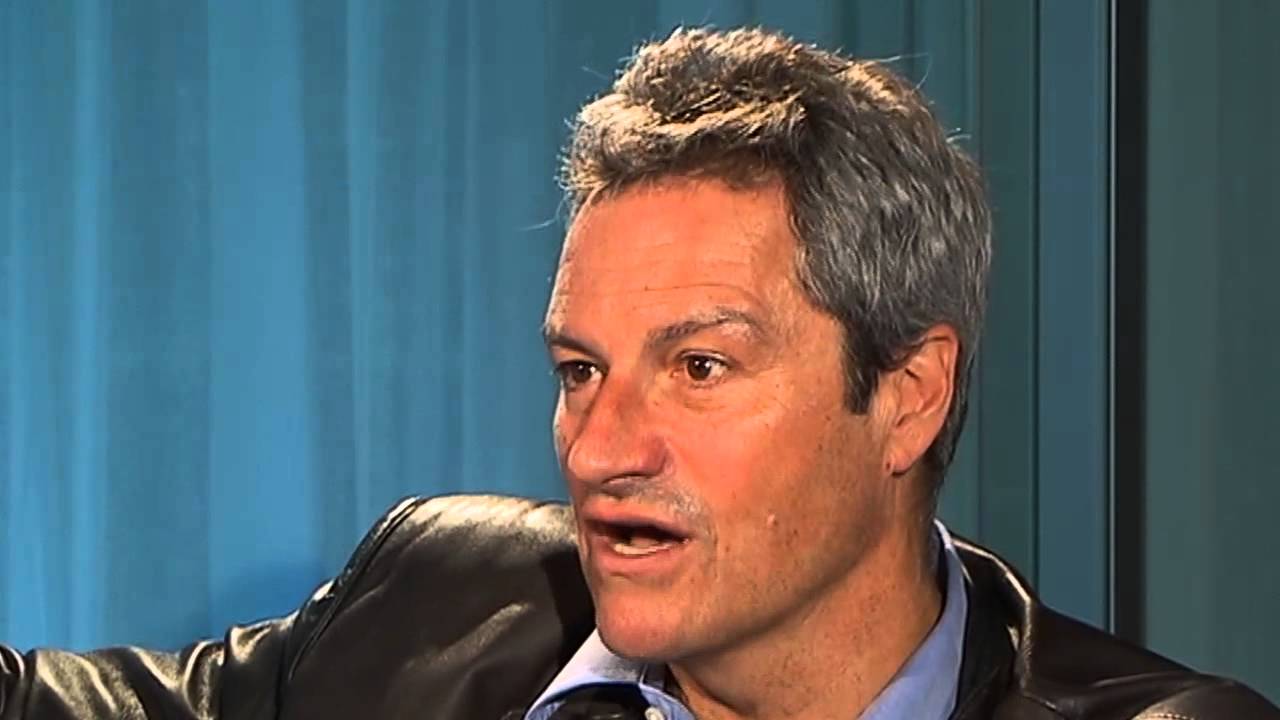 Gavin Esler: 'A good leader needs a good story'