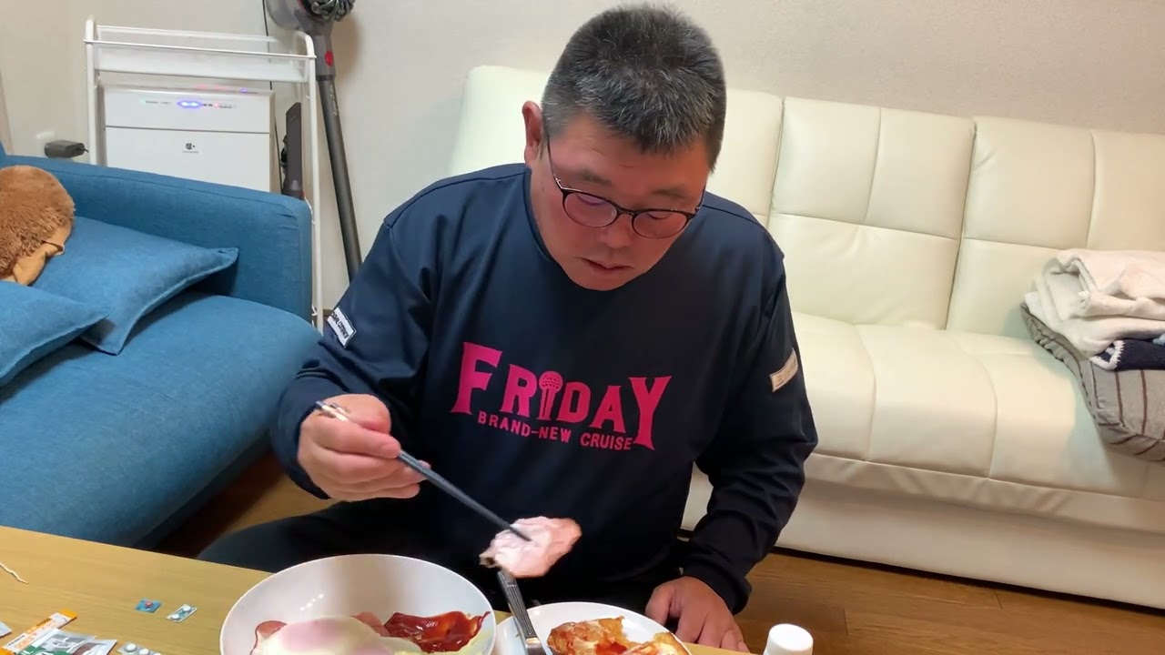 【深夜飯】 一人で食パンと目玉焼きとベーコン