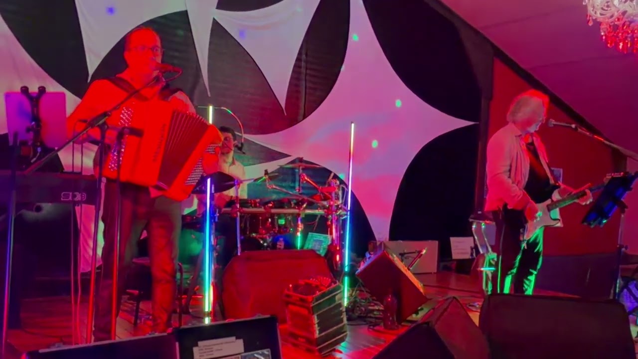 Superbe marche jouer par notre  Sébastien Perrin et son orchestre 🪗🎤🎼🎤🪗