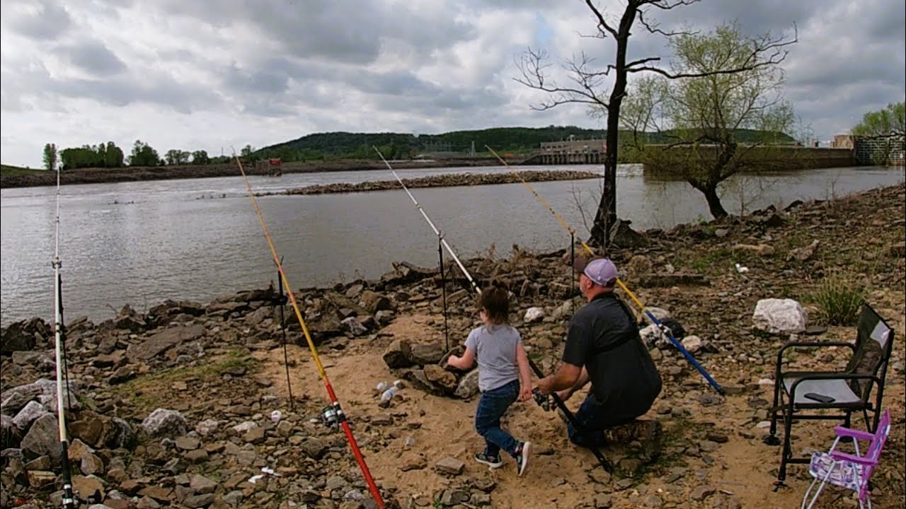 Arkansas river fishing below lock and dam 15