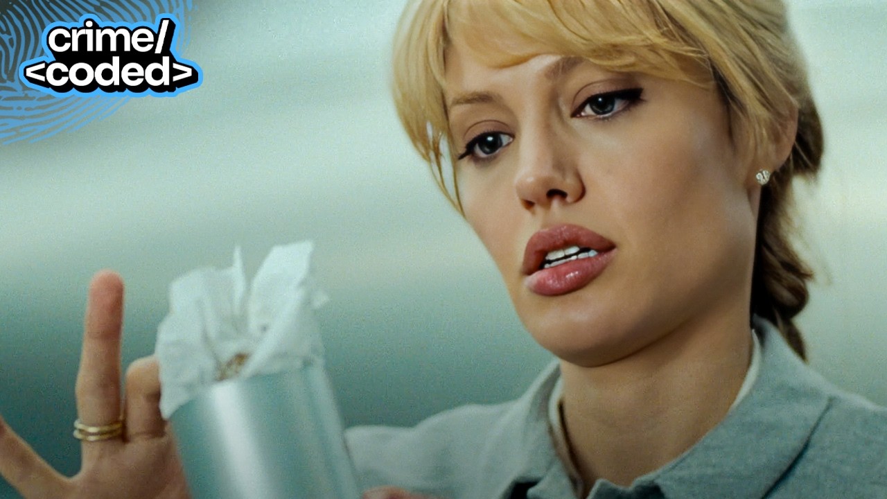 salt (2010) &ndash; salt escapes from the c.i.a.