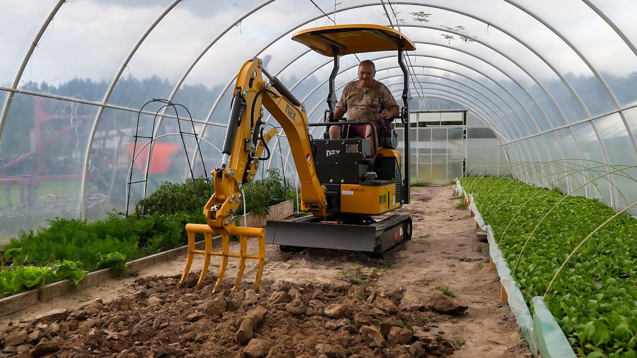 PIERWSZA PRACA MINIKOPARKĄ &ndash; PRZYGOTOWANIE POD UPRAWĘ POMIDOR&Oacute;W