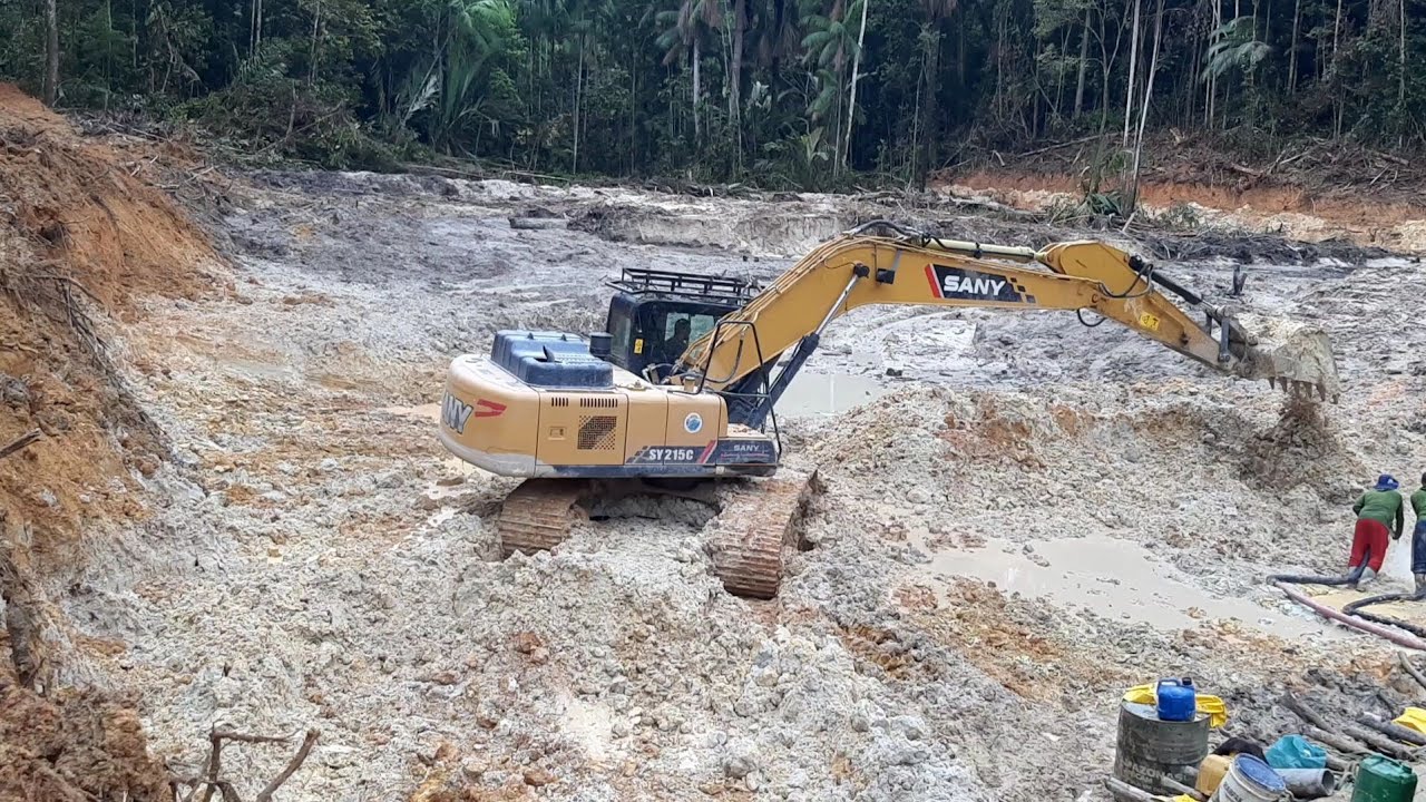 Garimpo com escavadeira Sany 215C na produção!