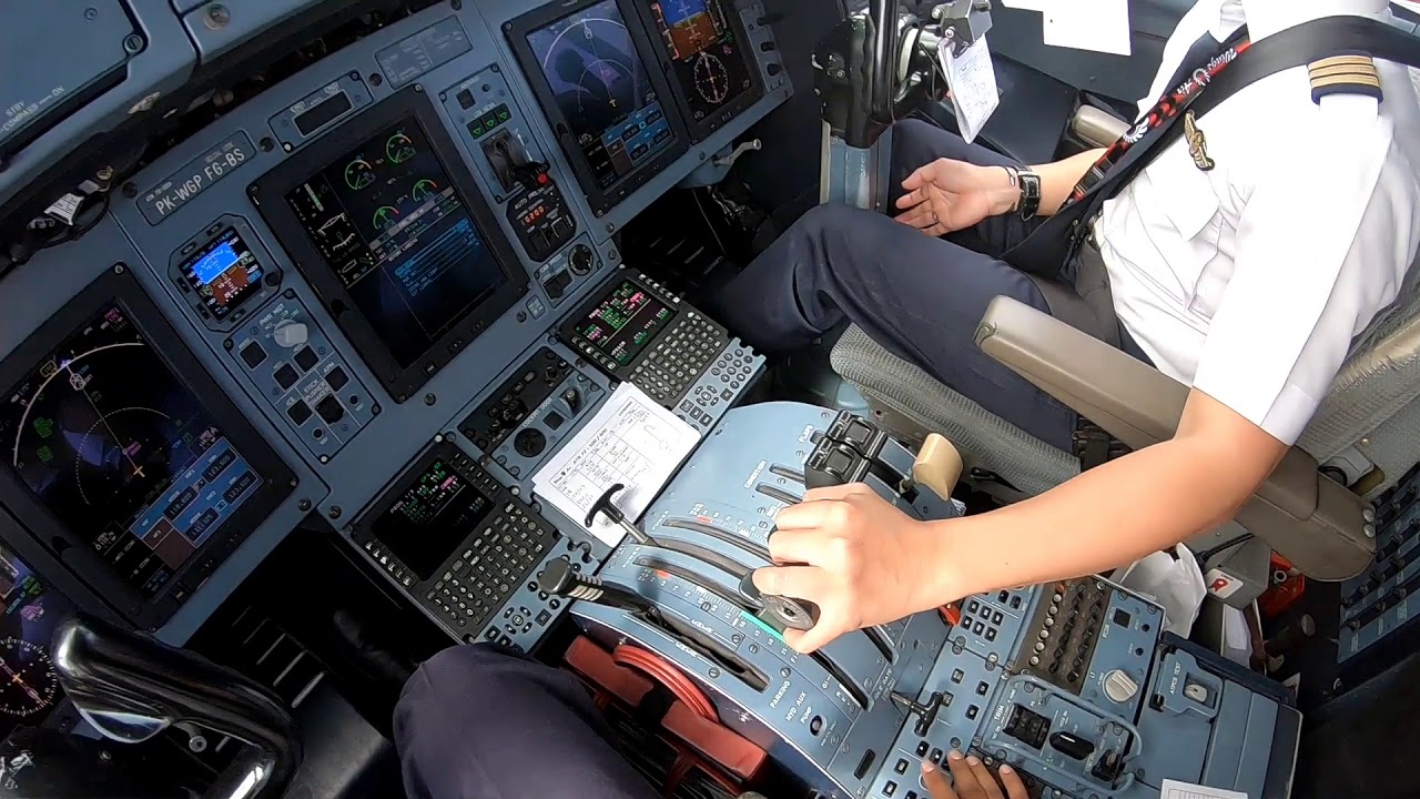 ATR-72/600 VOR Approach Procedure in Real Time, FPV, as  Pilot Monitoring, until parking.