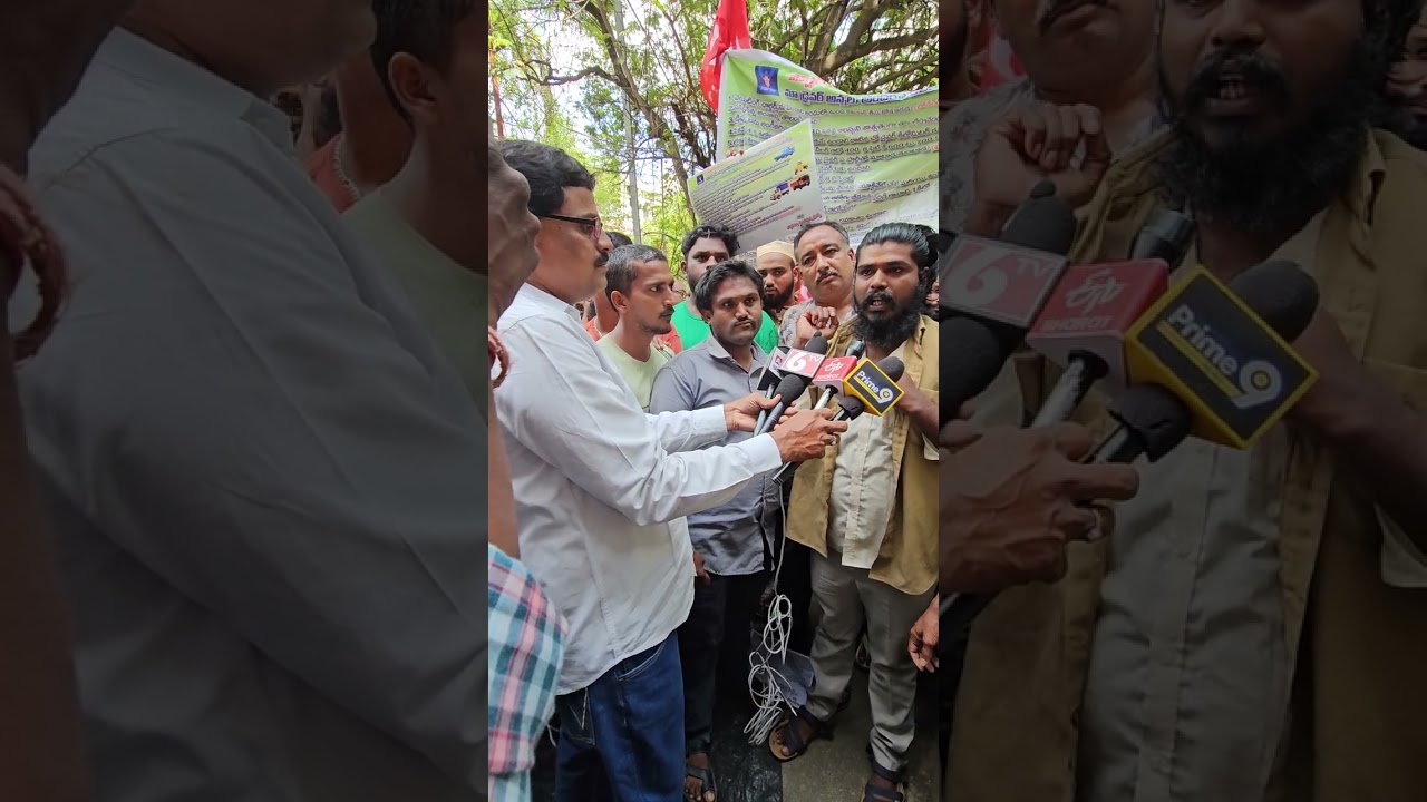 Porter Dawn Dawn protest against porter Hyderabad. Accept our demands  #porter #teamapt #citu #union
