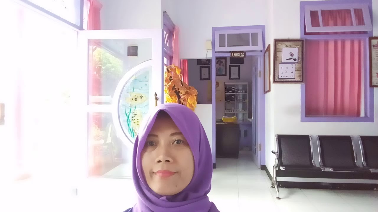 Atraksi khayang bidan lucu