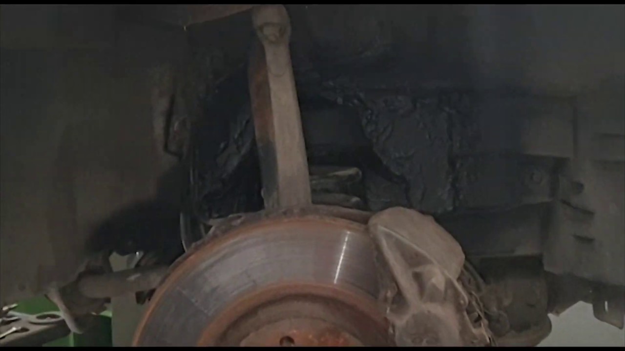 Mercedes W210 na wymianę górnych mocowań sprężyny.