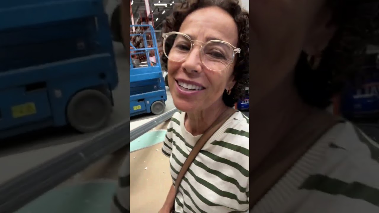 VAMOS ALI COMIGO COMPRAR  O MATERIAL PARA O FILHO E O MARIDO POR O FORRO NO QUARTO??