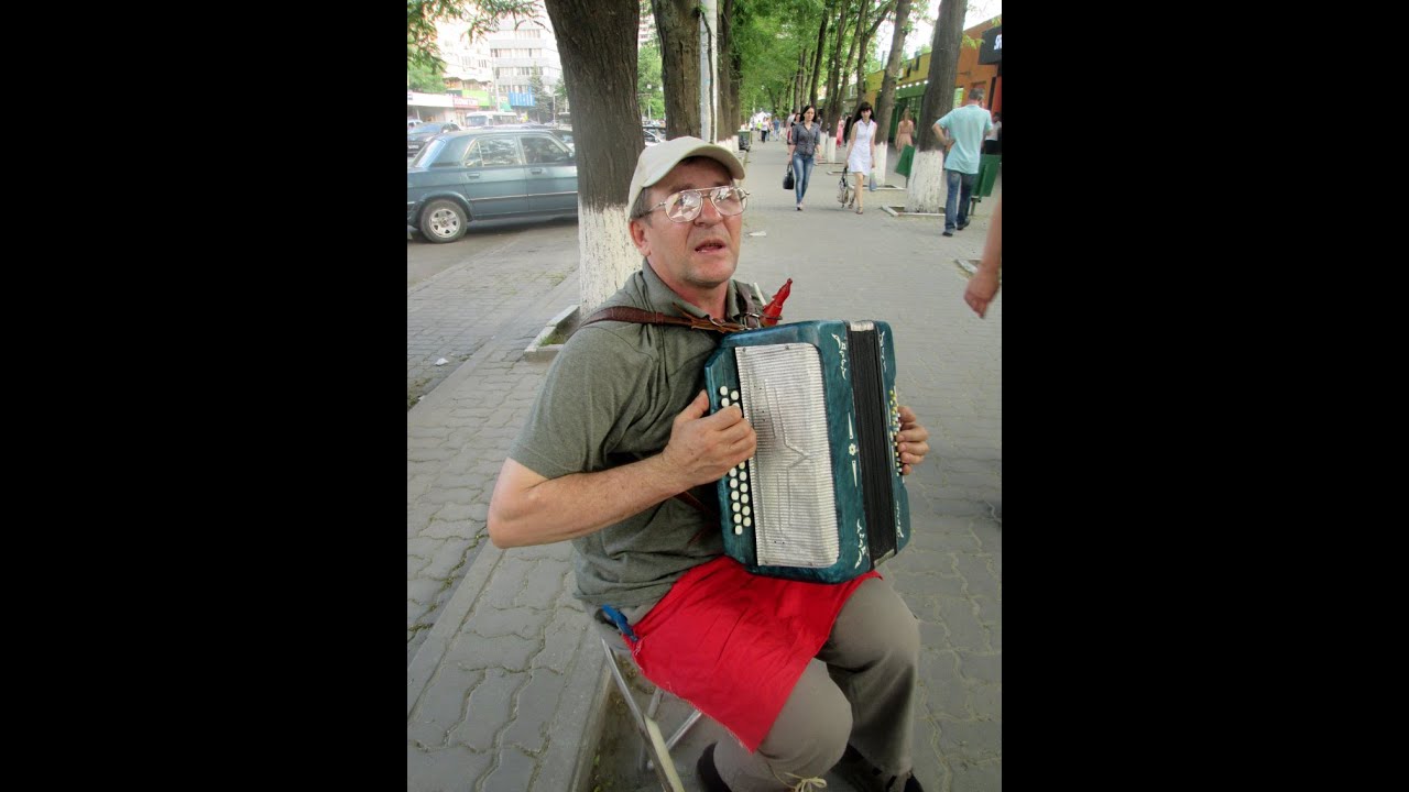 Живая музыка на улице. Полонез Огинского. 26.05.2014.