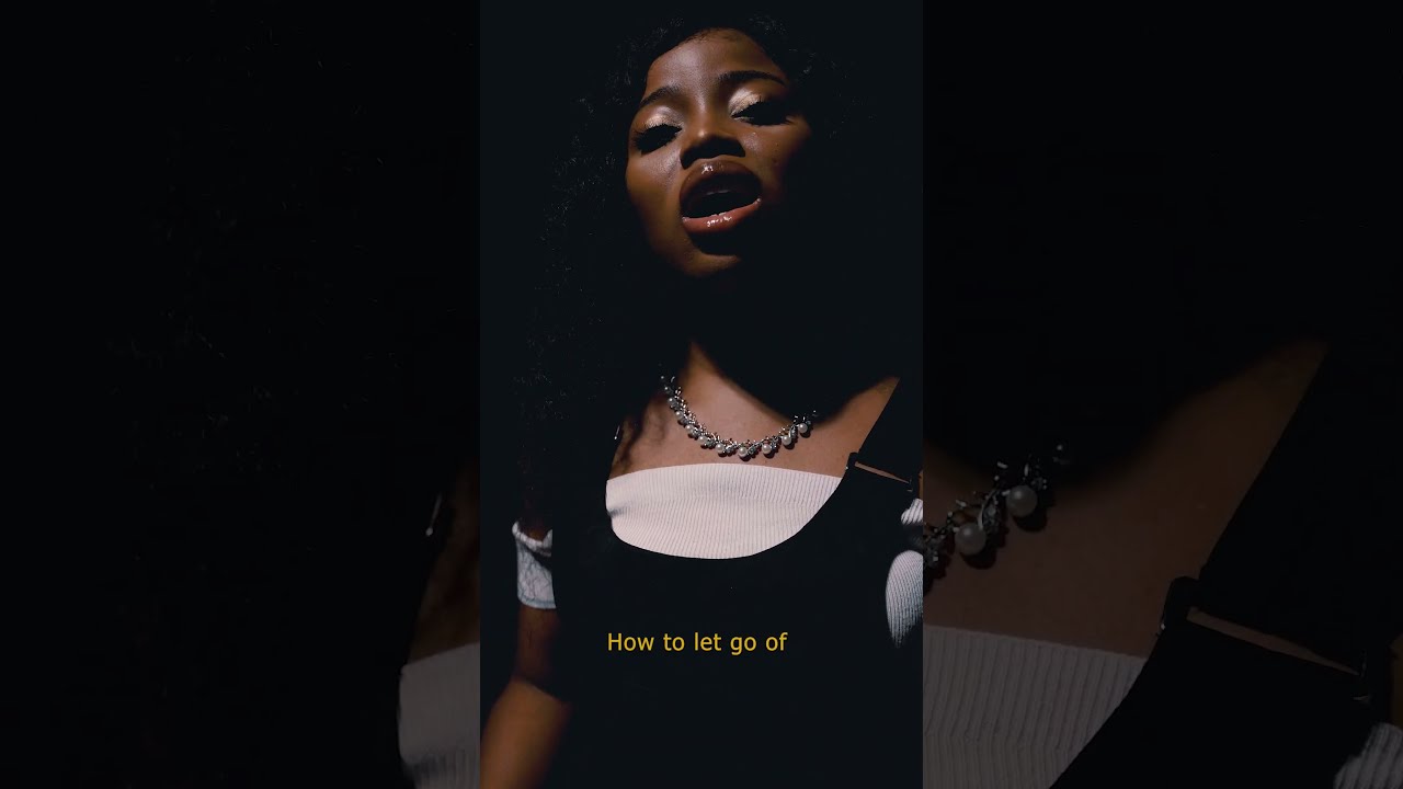 Noël Mio - God First (Portrait Visualiser).