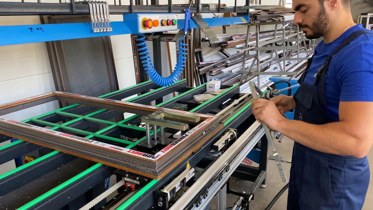 WS 131 working on sash assembling station for tilt and turn PVC windows