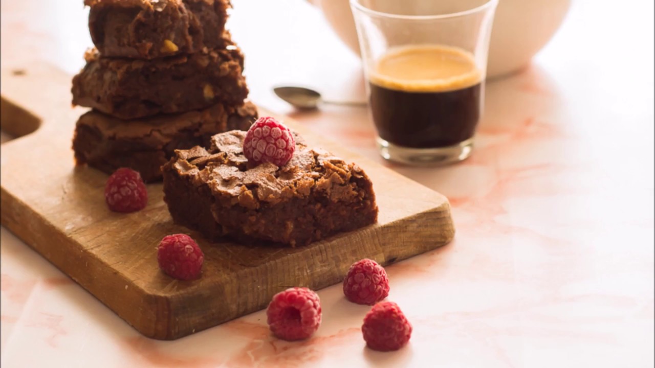 Brownie de chocolate con harina de maiz y frutos secos | sin gluten y sin lactosa
