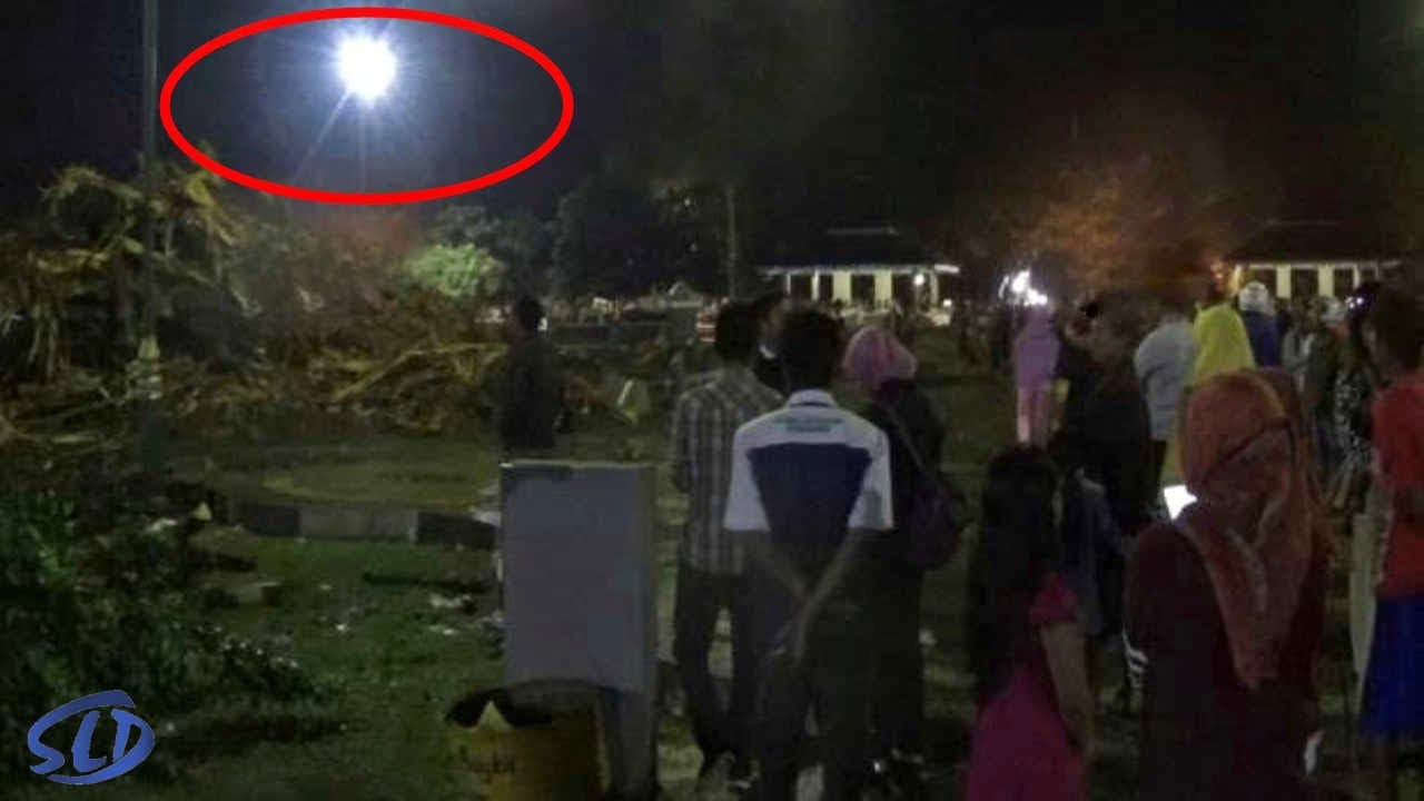 Bola Api Berwarna Biru Melayang-layang di Langit Gemparkan Warga! Apa ini ? || Fenomena&sup2; Bola Api