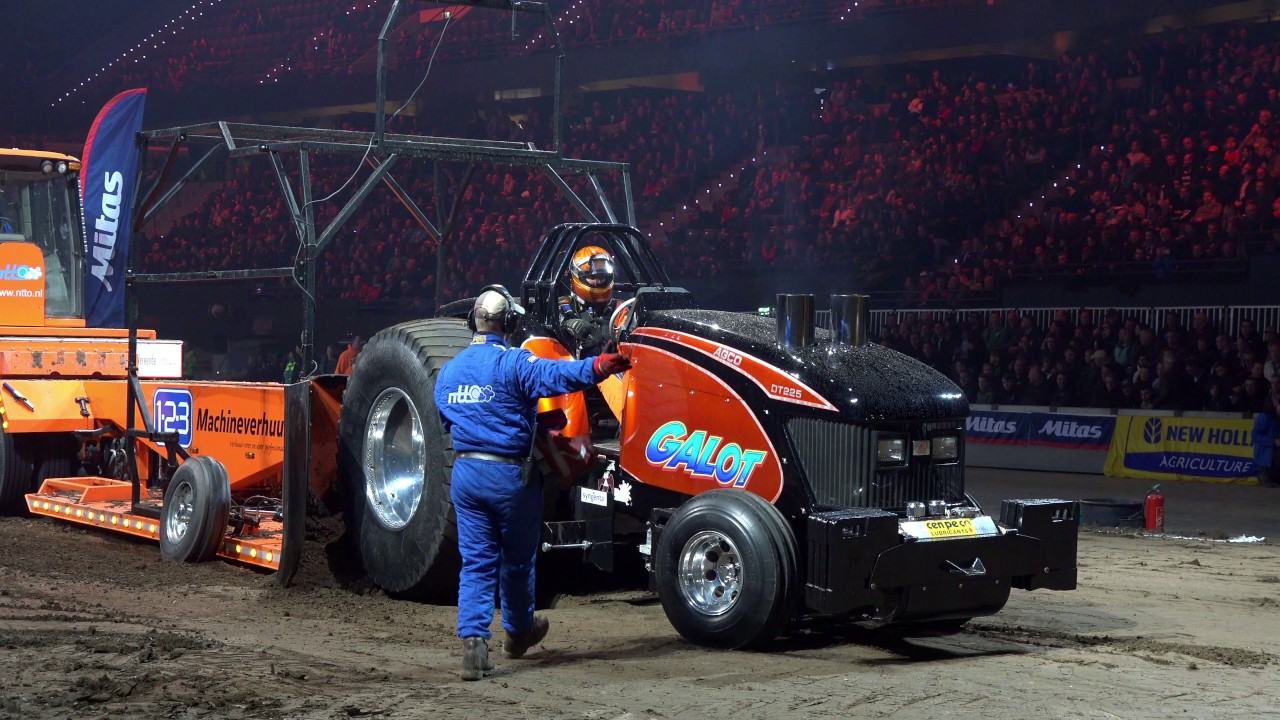 Super Stock Indoor Tractor Pulling Rotterdam Ahoy 2017 by MrJo