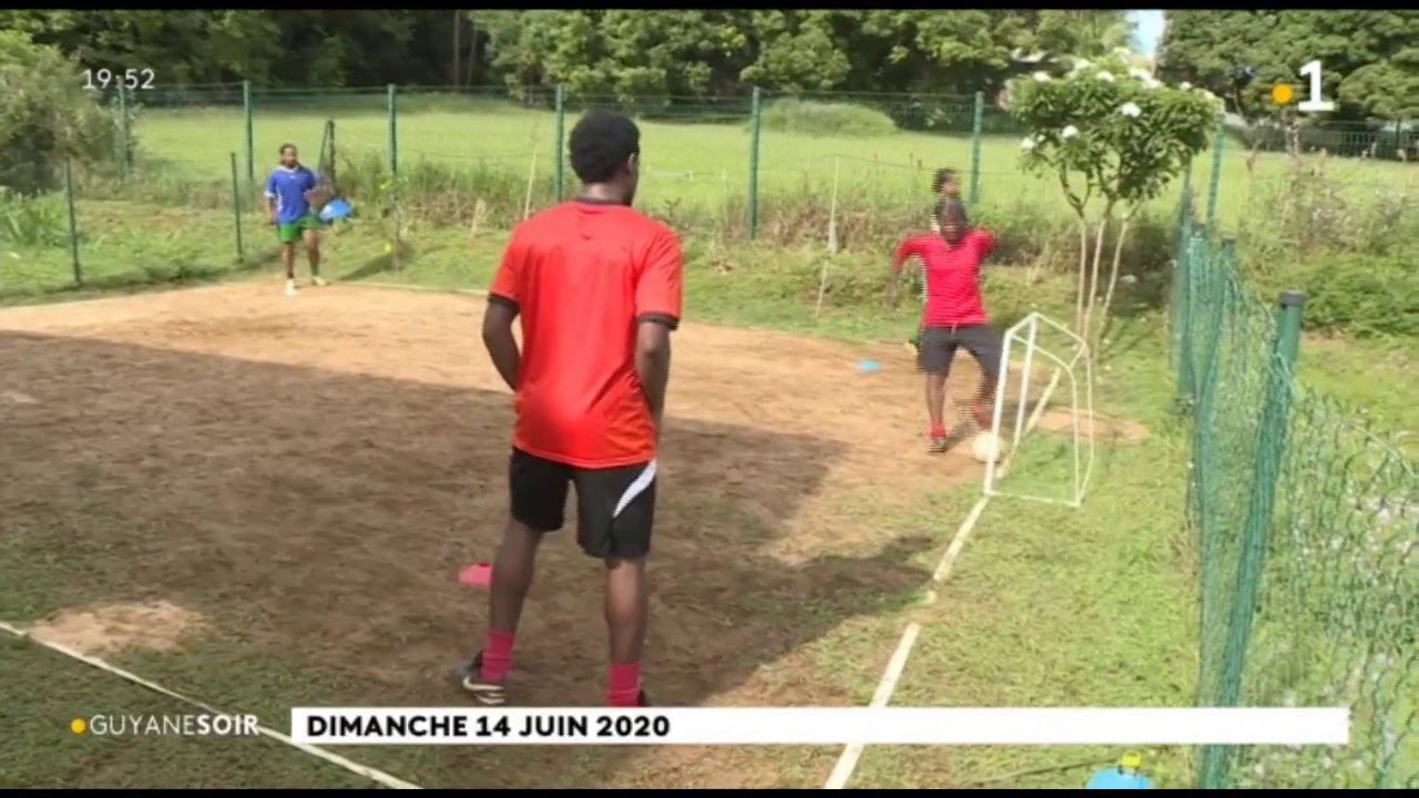 Rémire - Montjoly : un mini terrain de football pour footballeurs confinés