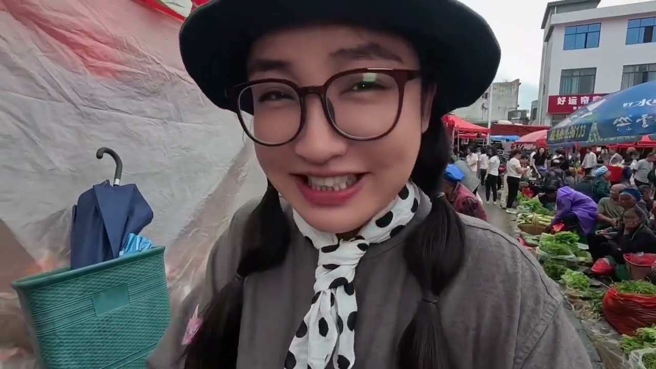 兴义赶场｜周四安章赶场｜马板肠好吃 安章赶场是我最喜欢的，今天吃了马板肠！ #兴义 #兴义美食 #赶场 #赶集 #贵州