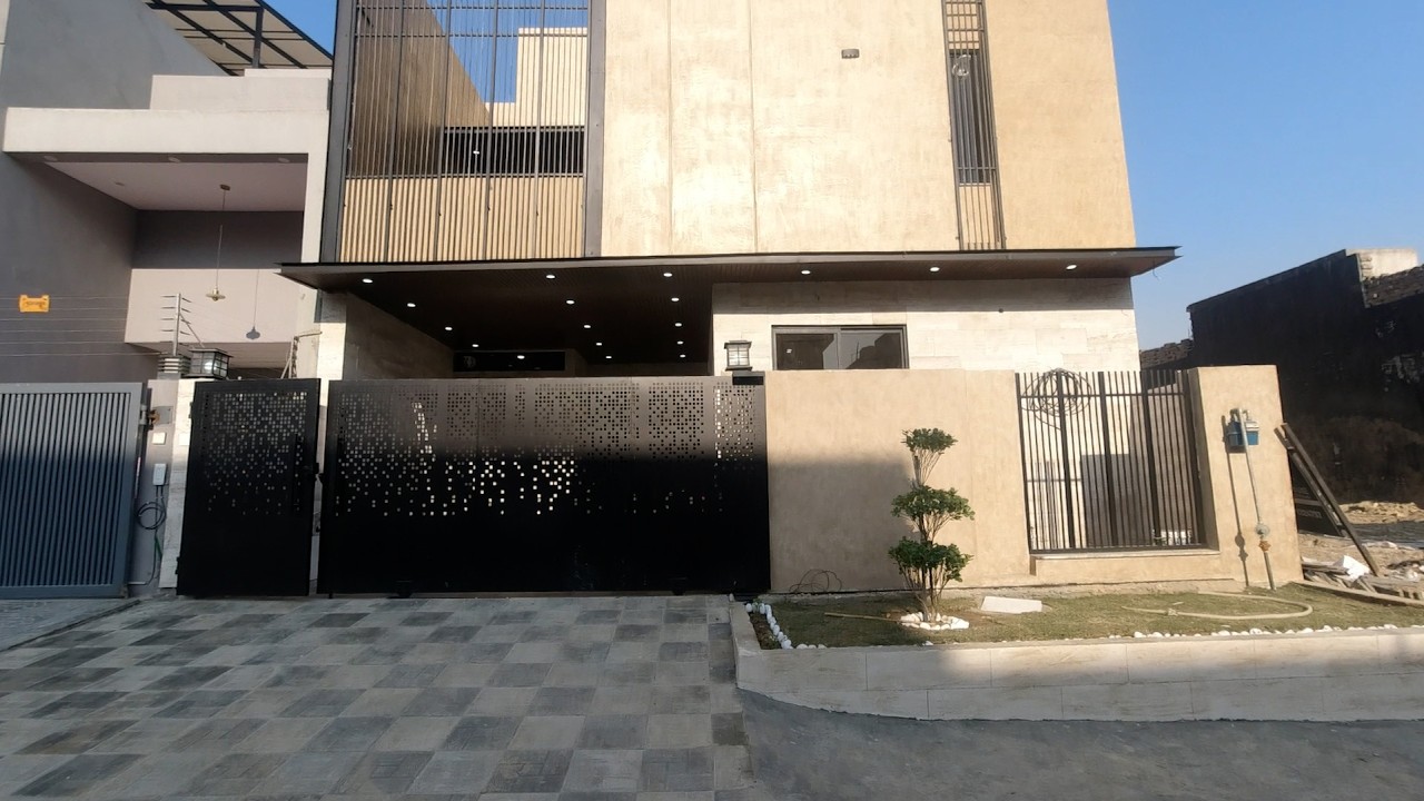 7 MARLA HOUSE FOR SALE IN BLOCK E MPCHS - MULTI GARDENS B-17 ISLAMABAD