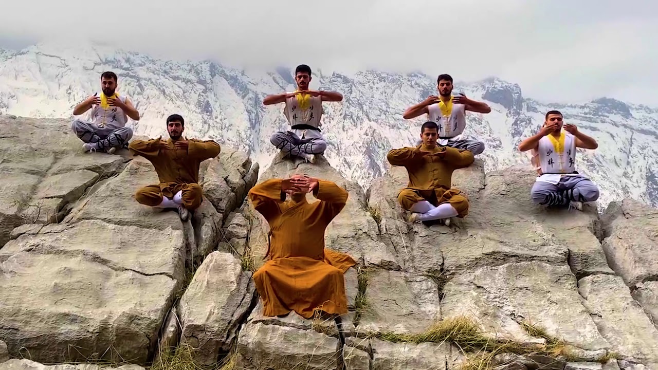 شاوڵێن لەناو بەفر دا