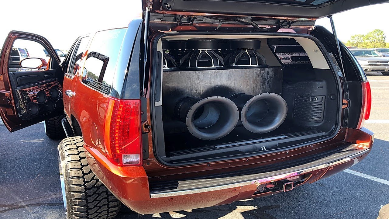 CRAZIEST FLEX I HAVE EVER SEEN IN THIS GIRLS ESCALADE!!!