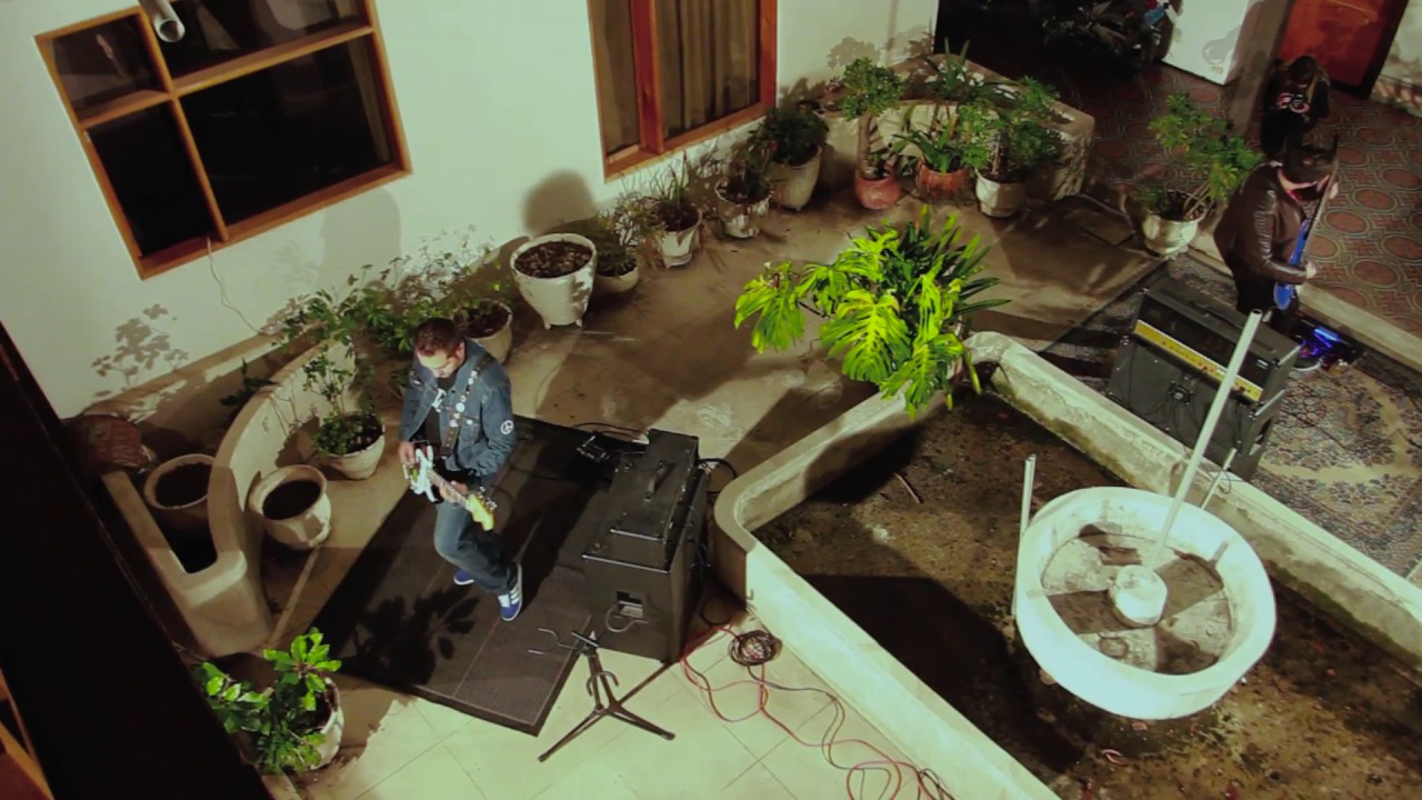 Entre tanta gente - Tropel / Saw&aacute;Sesiones.