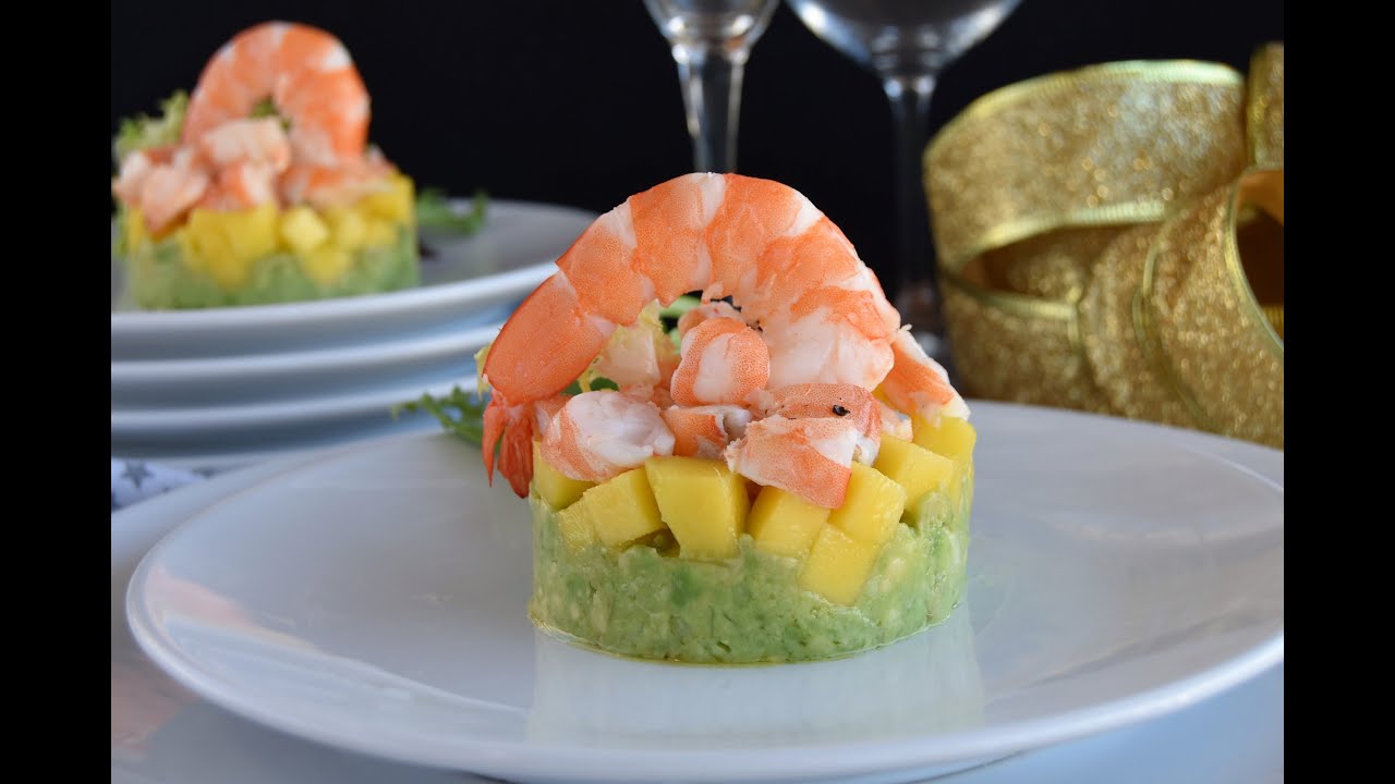 Timbal de langostinos, aguacate y mango