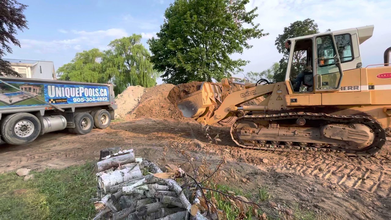 Liebherr track loader loading trucks