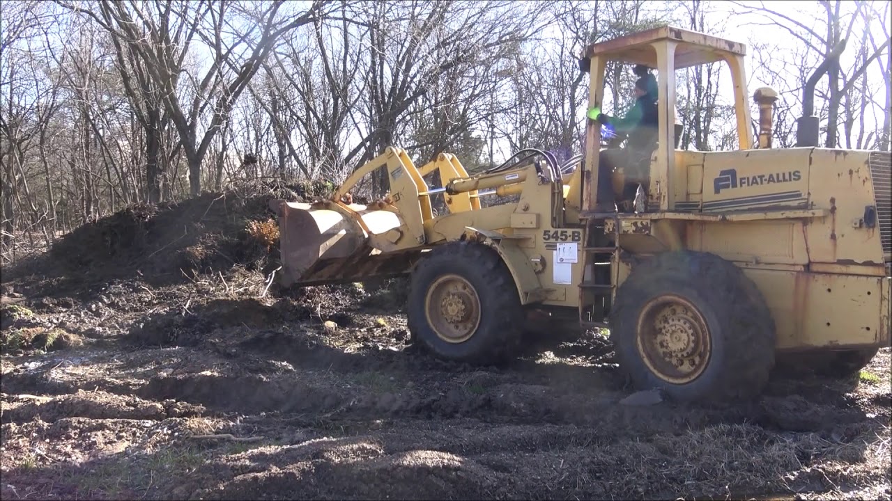 Pushing up a few piles of debris with the Fiat-Allis 545-B